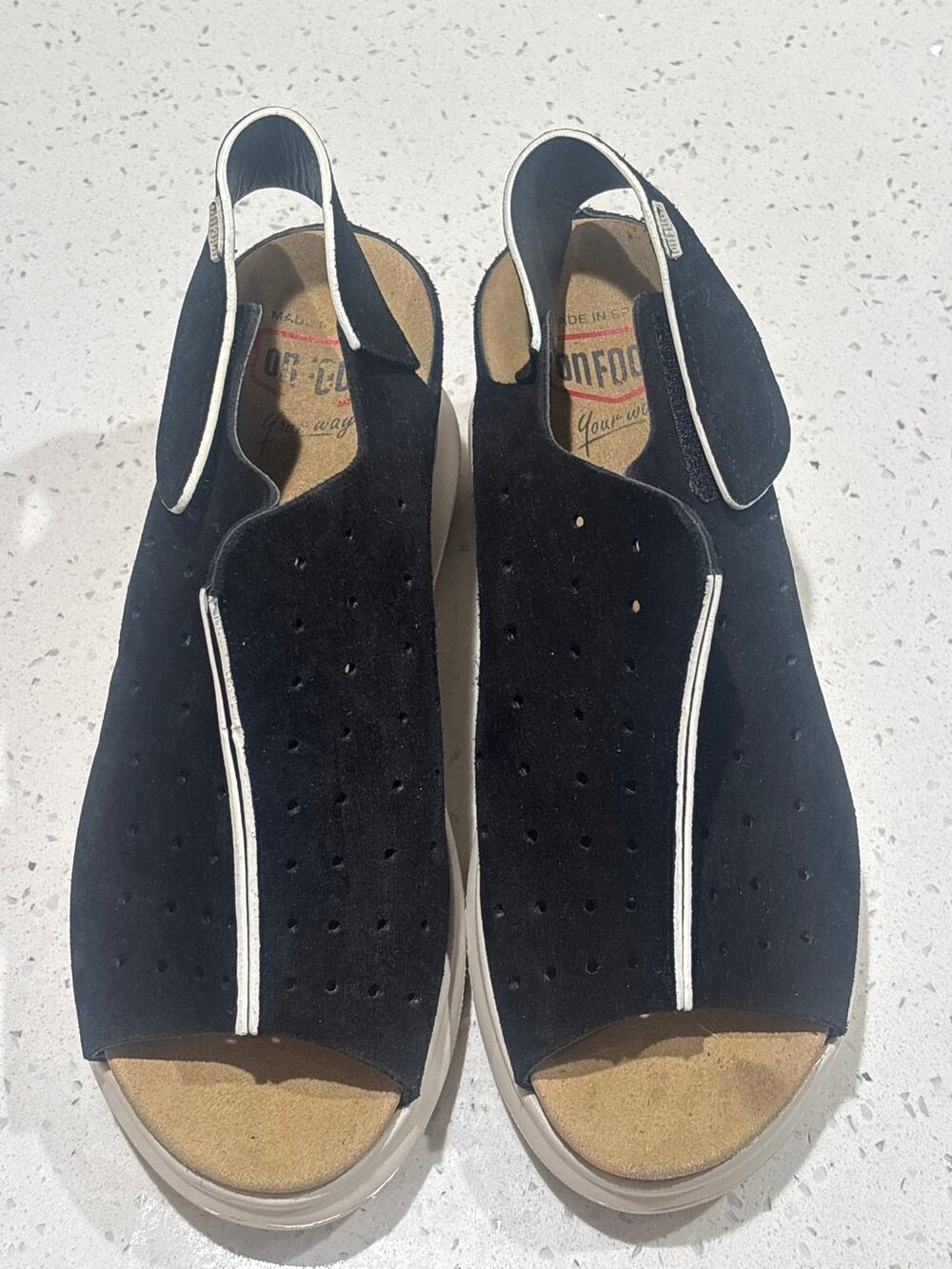 Women’s ONFOOT platform sandals size 8